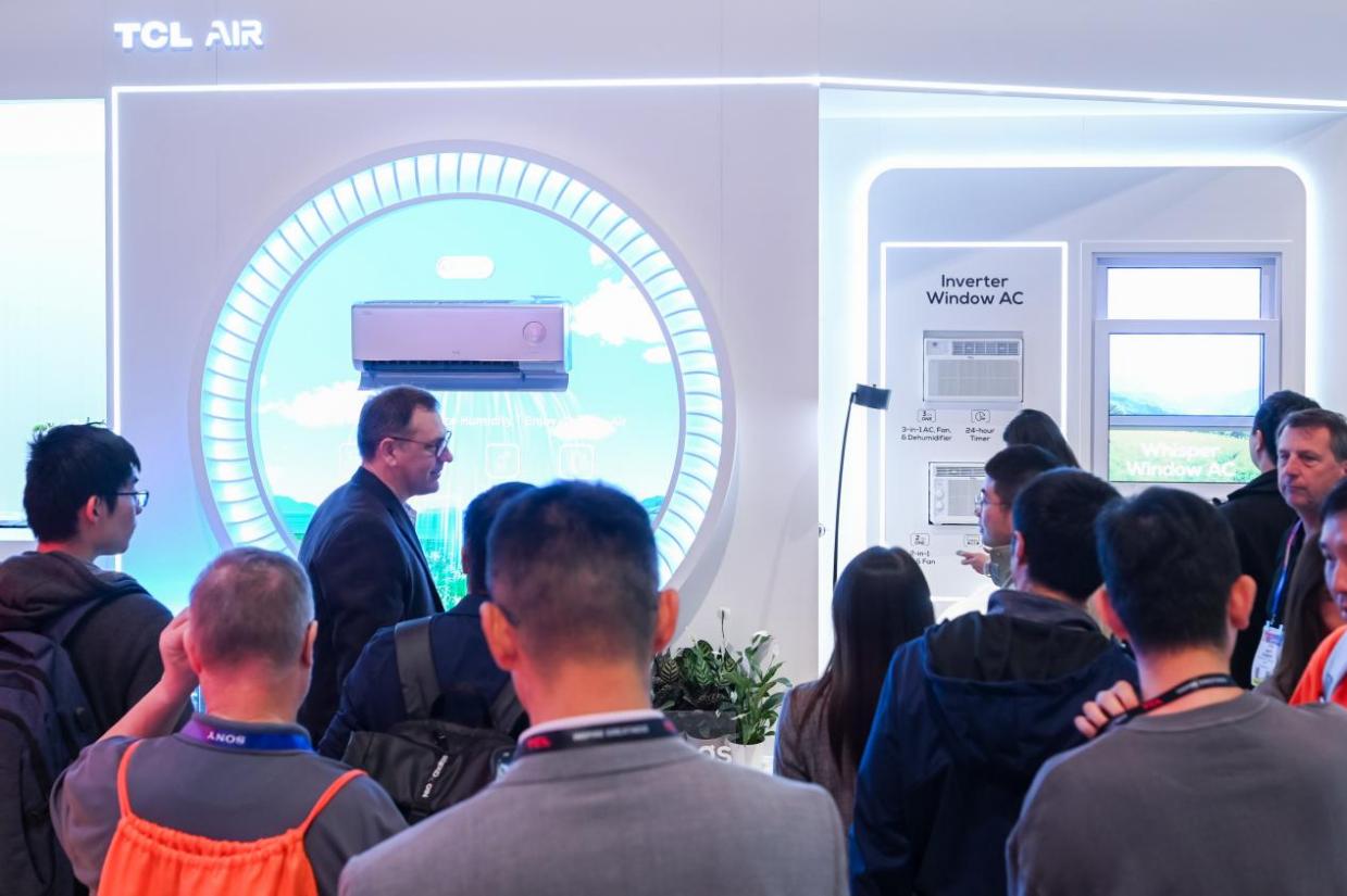 显科技引领全品类智能终端展现顶尖科技力K8凯发TCL实业CES 2025：屏(图8)