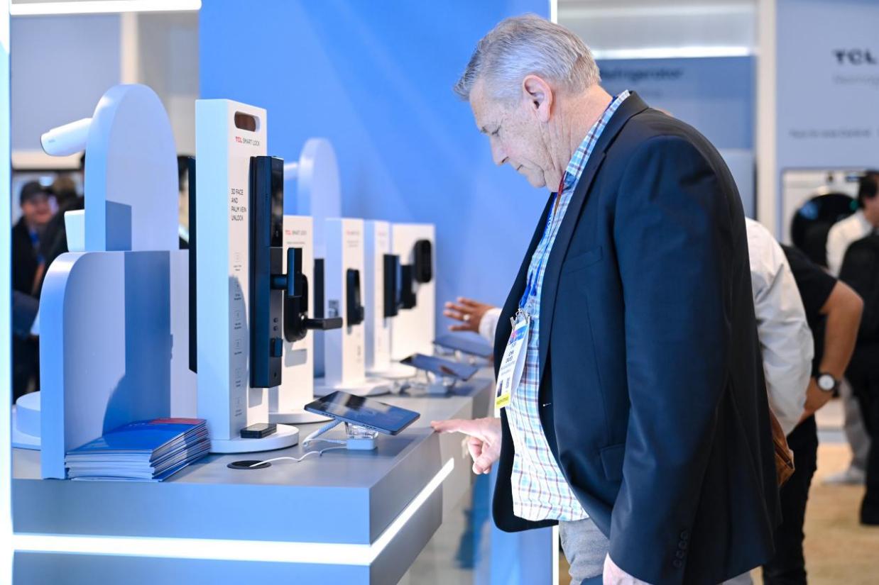 显科技引领全品类智能终端展现顶尖科技力K8凯发TCL实业CES 2025：屏(图9)