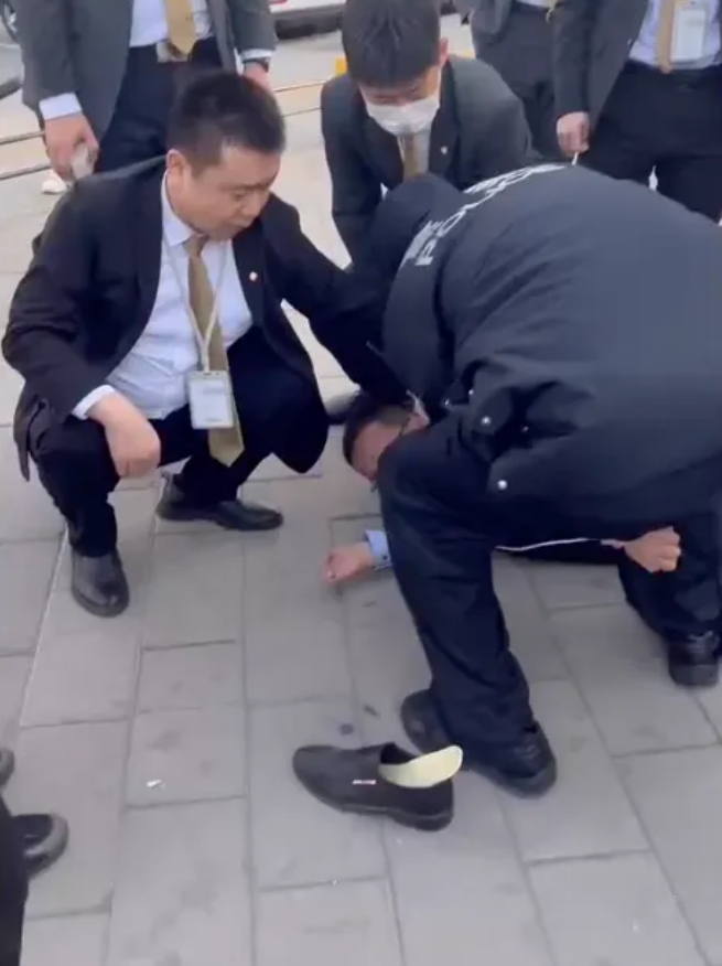 去的身影太帅了！凯发网址他们冲出(图3)